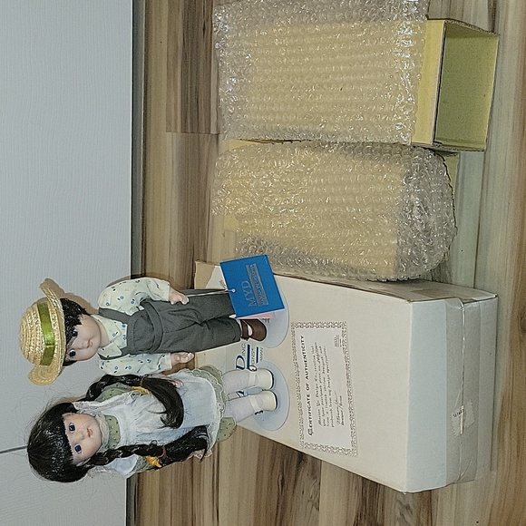 NWT Twin Porcelain Collectable Dolls - Picture 4 of 13